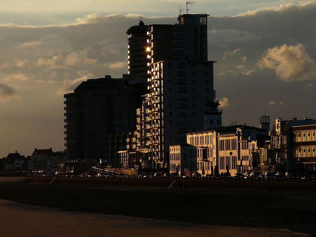 Vlissingen boulevard avond bezoek de boulevard Vlissingen tijdens uw vakantie bij Blue Green Holiday